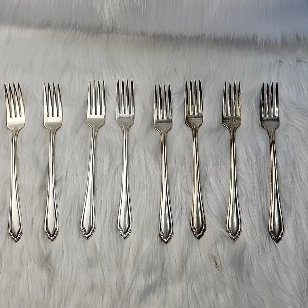 1881 ROGERS ONEIDA LTD. VTG Colchester Pattern Silver Plated Silverware Box‎ Set
